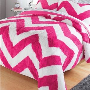 Chevron twin comforter with sham